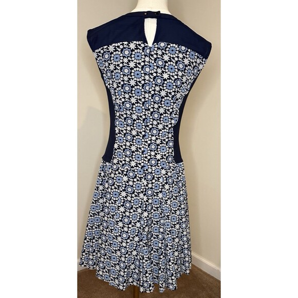 Veeko DaisyFloral Fit & Flare Dress NavyBlueWhite Retro Print Sleeveless Size 34 - Picture 3 of 11